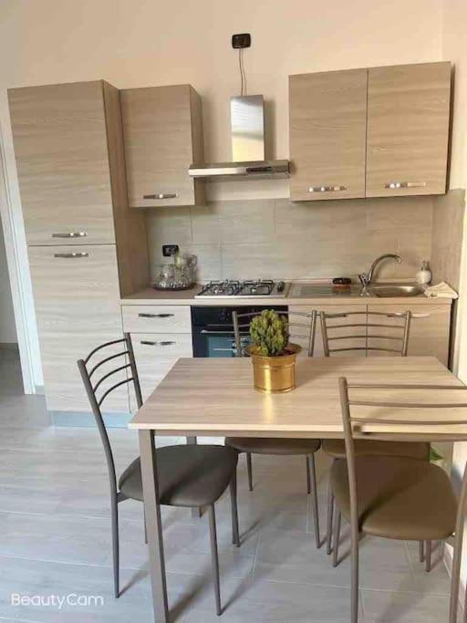 Isola District,famous Area, Space Flat, Lightful,6 Pax Apartment *